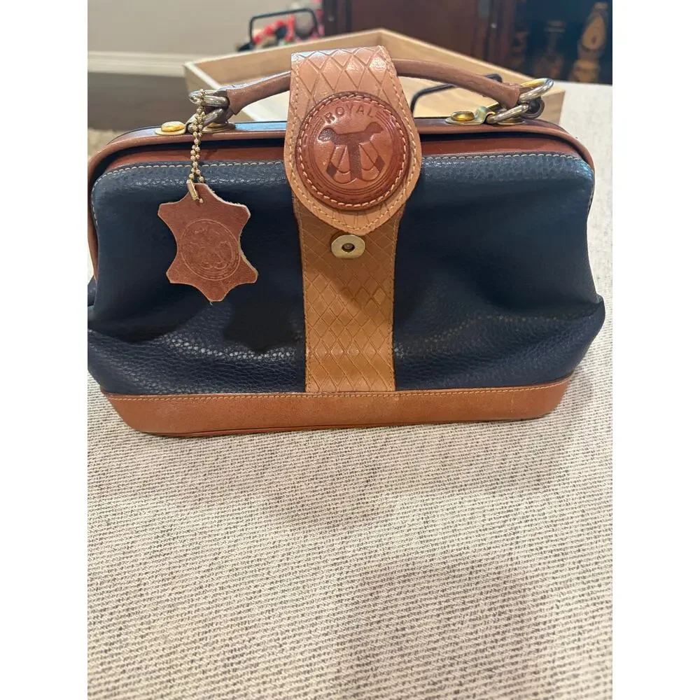 Vtg Club Royal Hunter Pebbled Leather Doctor Bag Satchel Navy & Tan